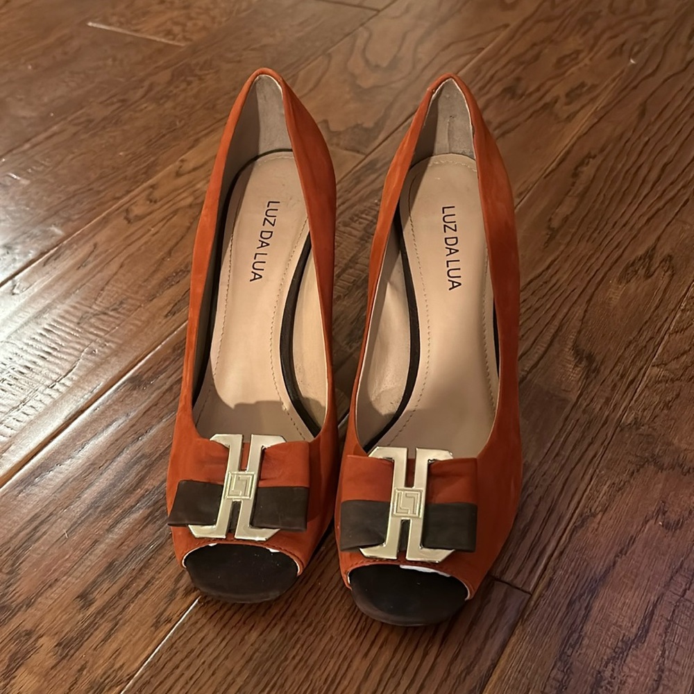 Luz Dalia burnt orange and brown heels